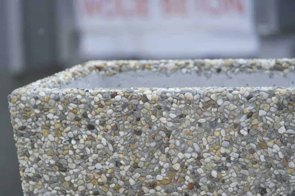 der-beliebte-waschbeton-blumentrog-villach